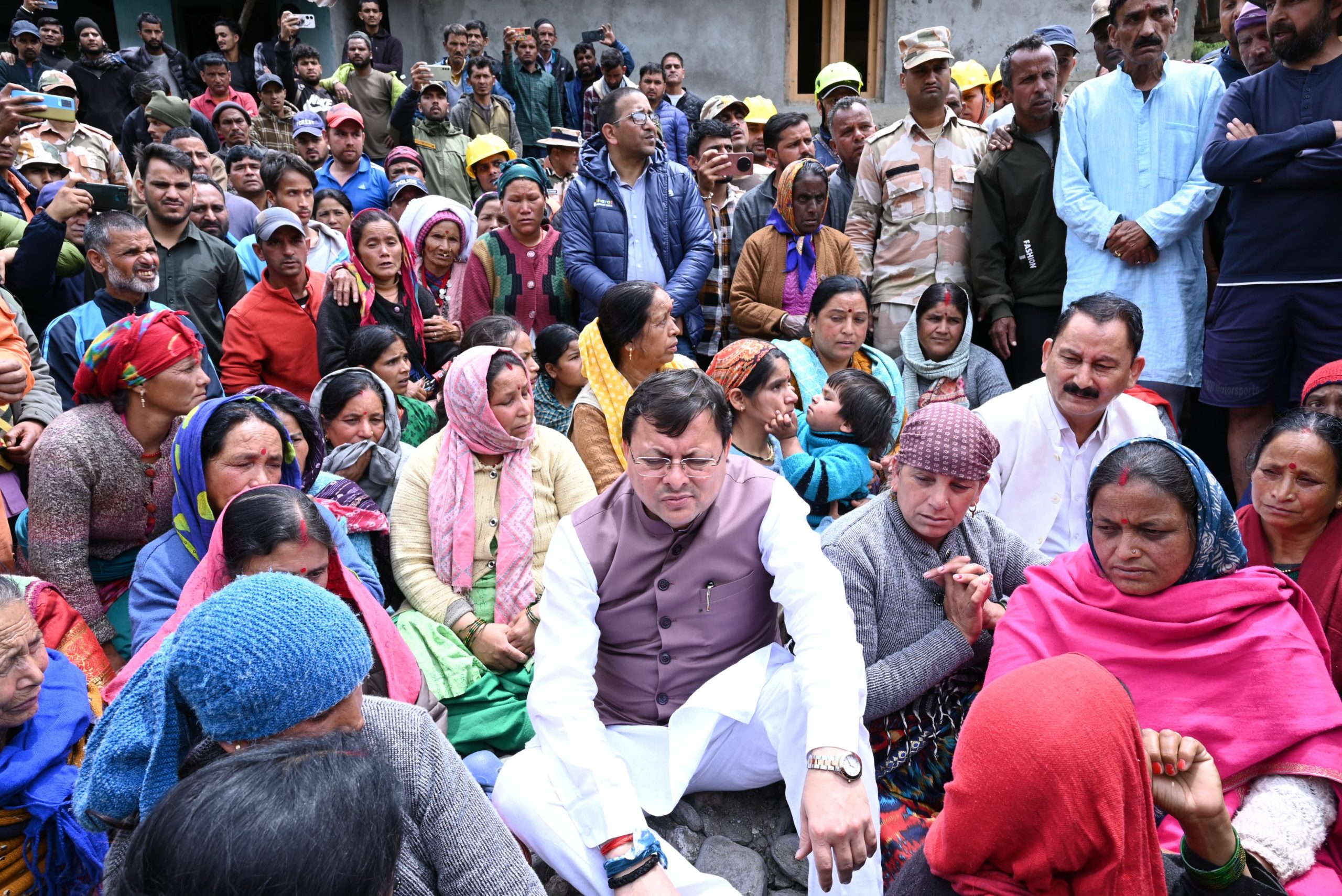 CM Dhami is at ground zero even on the fourth day, monitoring the rescue operation himself