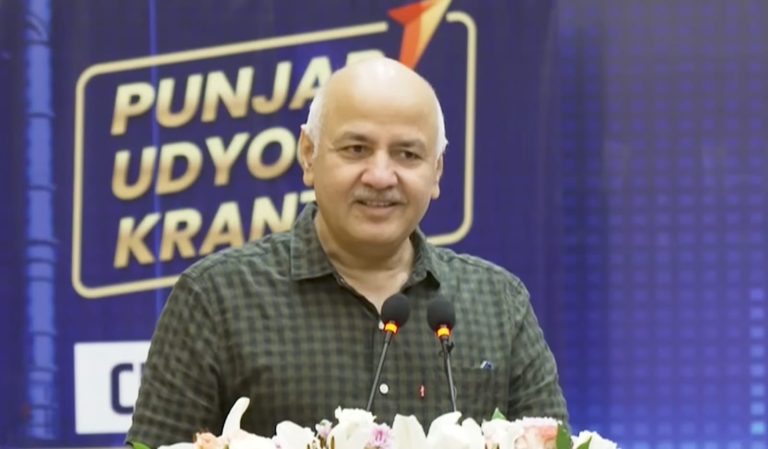 Punjab AAP: मनीष सिसोदिया के विवादित बयान पर सियासी घमासान, विपक्ष ने की कड़ी कार्रवाई की मांग