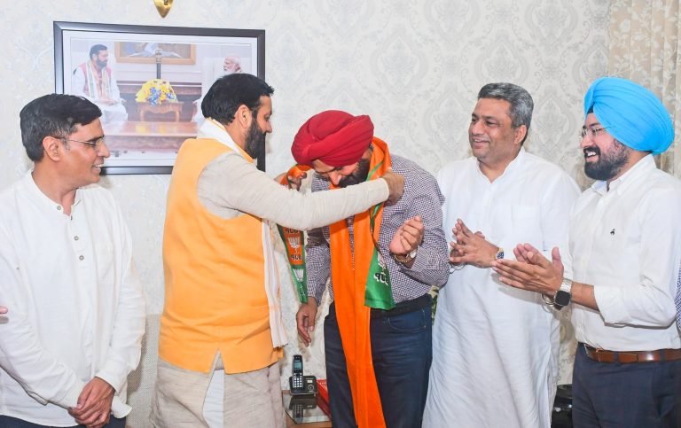 Haryana BJP: रंजीत सिंह गिल के भाजपा में शामिल होने के 12 घंटे बाद विजिलेंस की छापेमारी, सियासी हलचल तेज