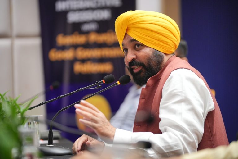 Flood in Punjab: पंजाब में बाढ़ से हाहाकार, सीएम मान ने पीएम मोदी को लिखा पत्र, रुका हुआ फंड जारी करने की मांग