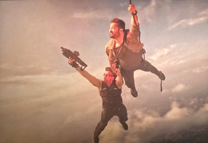 War 2 review: 'War 2 movie is an atom bomb', Hrithik-Junior NTR pairing made fans crazy, got 5-star review