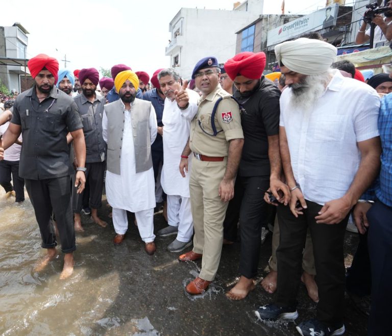 Punjab News: भारी बारिश और बाढ़ से जूझ रहे पंजाब में सरकार ने उठाए राहत के ठोस कदम, किए गए विशेष इंतज़ाम