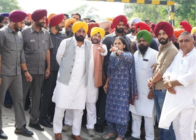 Punjab Government: सीएम, कैबिनेट मंत्री और विधायकों ने एक महीने का वेतन किया बाढ़ पीड़ितों की सहायता के लिए दान