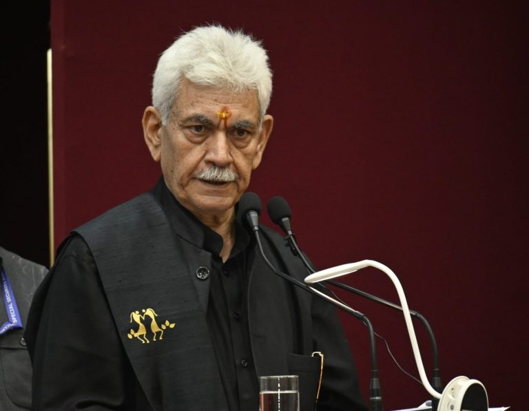 Vaishno Devi Tragedy: LG Manoj Sinha met the injured, announced compensation of Rs 9 lakh to the families of the deceased