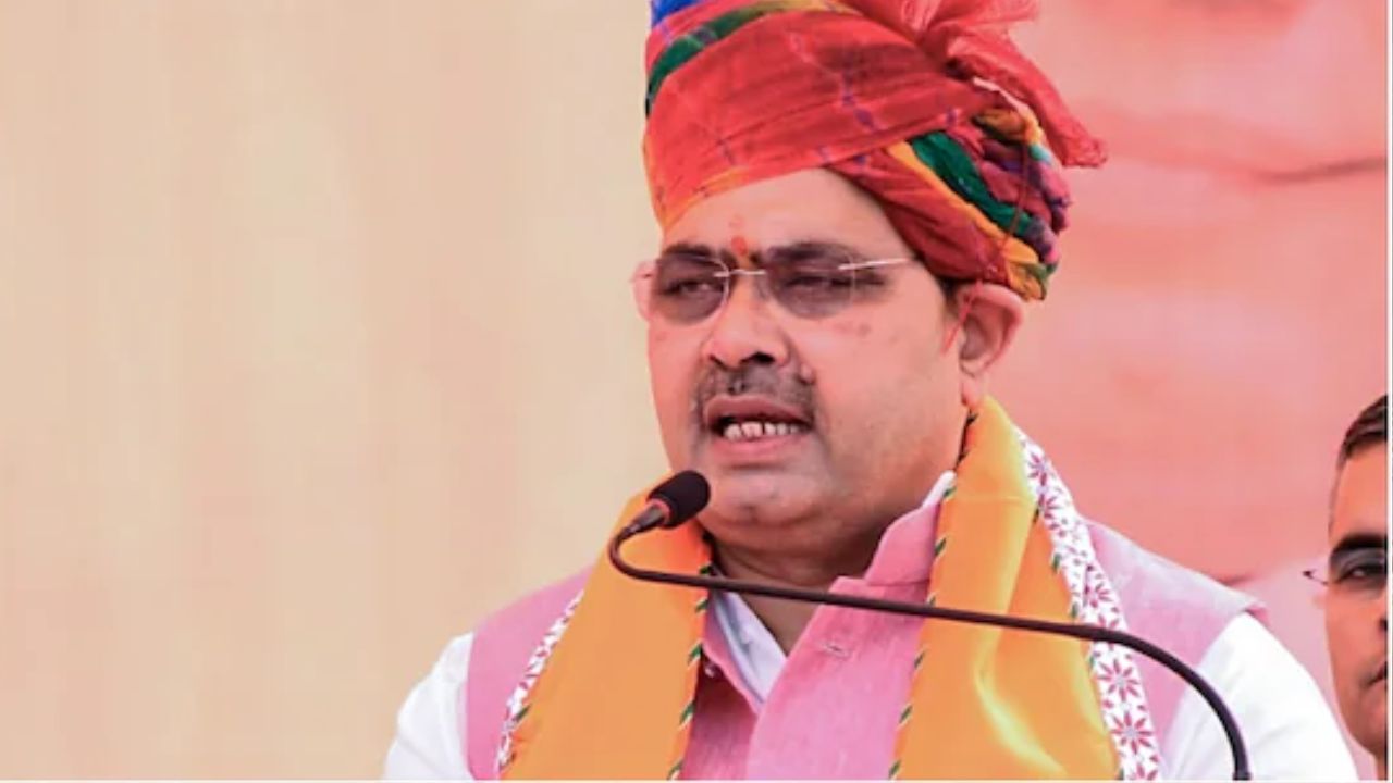 1.60 billion rupees reached the accounts of 80 lakh farmers, CM Bhajan Lal handed over the cheque