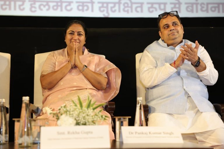 CM Rekha Gupta: राजधानी में सड़क सुरक्षा की नई पहल, दिल्ली सरकार ने शुरू किया 'हेलमेट पहनने के परिणाम' अभियान