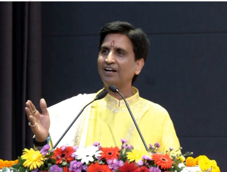 Kumar Vishwas on Trump: “भूरे बालों वाला फूफा...”, कुमार विश्वास का ट्रंप, टैरिफ और अन्य मुद्दों पर जोरदार भाषण