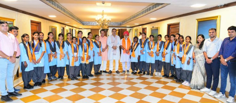 Rajasthan News: From schools straight to the Chief Minister's office! Udaipur's daughters did wonders