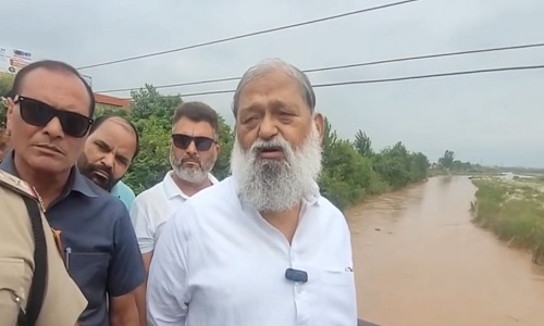 Haryana News: अनिल विज ने लिया टांगरी नदी क्षेत्र का जायजा, हथिनी कुंड बैराज से छोड़ा गया पानी, दिल्ली पर बाढ़ का खतरा