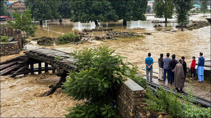 Heavy Rain Landslide: Jammu and Punjab are 'burning' with water, wreaking havoc… The havoc of rain broke all records