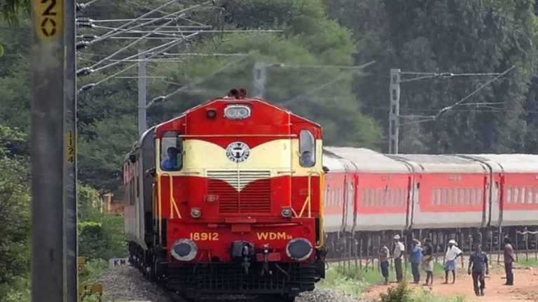 Bihar Special Trains 2024: Modi government's big gift for Bihar, 12 thousand special trains will run on Diwali-Chhath, 20% discount will be given
