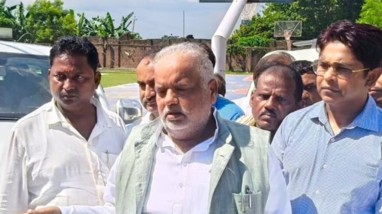 Shravan Kumar Attack: Nitish government minister Shravan Kumar attacked, leader ran away to save his life, know the reason