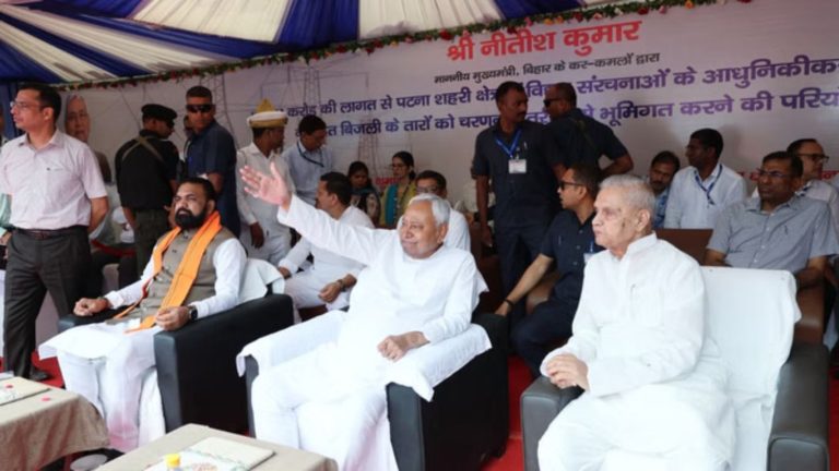Patna Development Projects: CM Nitish Kumar gave a development gift of Rs 1024.77 crore to Patna, laid the foundation stone of many big projects.