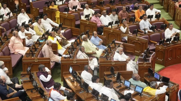 UP Vidhan Sabha Monsoon Session: New record made in UP, assembly ran for 24 hours, Akhilesh Yadav took a jibe