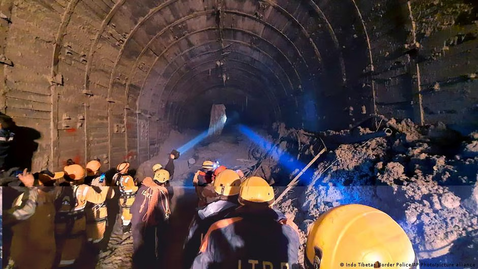 Safe rescue of all workers after three days, questions raised on information system