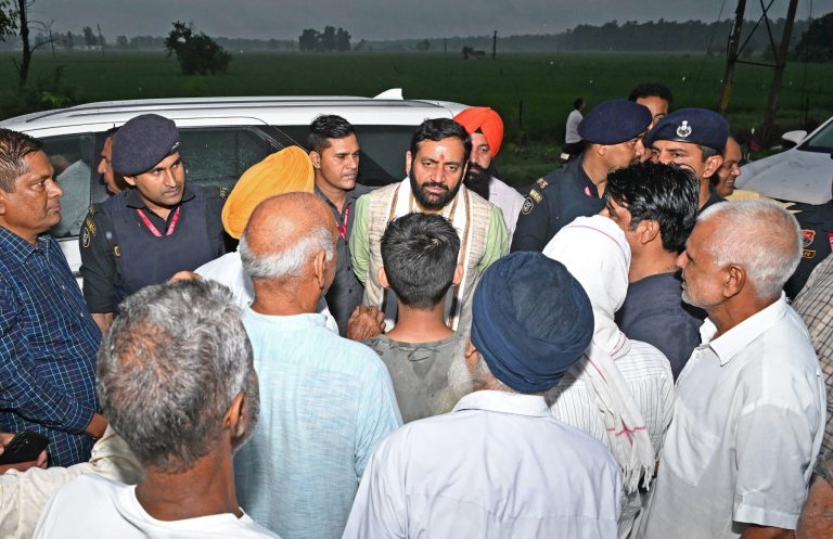 Haryana Flood: हरियाणा में बाढ़ से तबाही, दस लाख एकड़ फसल जलमग्न, किसानों को मिलेगा मुआवजा