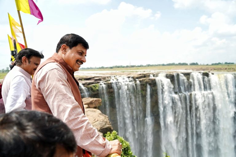 Bahuti Waterfall Rewa Mauganj: जहां गिरता है 650 फीट ऊंचाई से दूधिया पानी, वहीं सीएम मोहन यादव को दिखा इंद्रधनुष!