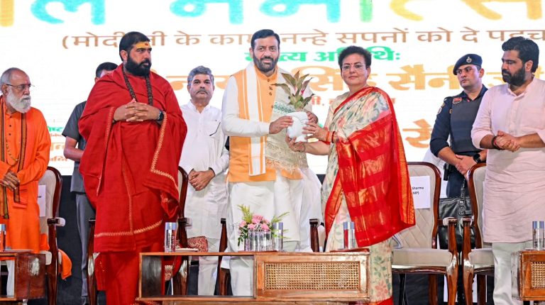 CM Nayab Singh Saini: पंचकूला में बाल नमोत्सव के जरिए बच्चों को मिला पीएम मोदी से प्रेरणा का संदेश, महिलाओं के लिए स्वास्थ्य वैन रवाना
