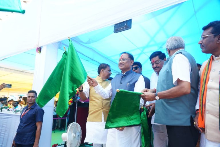 CM Vishnu Dev Sai Launch MEMU Train: छत्तीसगढ़ में नई रेल सेवा की शुरुआत, रायपुर से राजिम तक यात्राओं में नई क्रांति