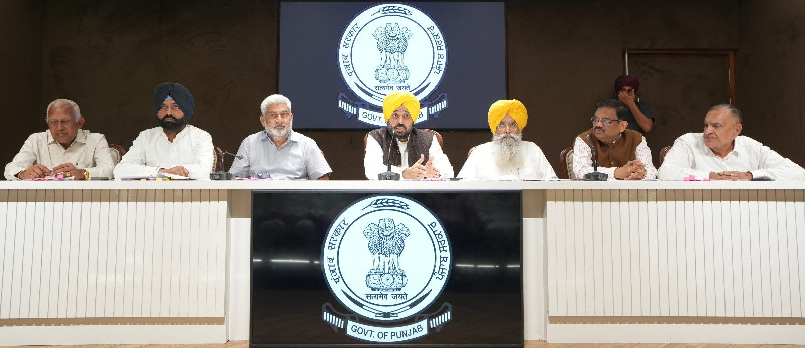 Punjab News: त्योहारी सीज़न में कानून-व्यवस्था सर्वोपरि, सीएम भगवंत मान का सख्त संदेश, अपराध और अव्यवस्था पर "जीरो टॉलरेंस" की नीति लागू