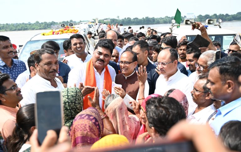 MP News: हरदा दौरे पर केंद्रीय कृषि मंत्री शिवराज सिंह चौहान, किसानों को मुआवजे का आश्वासन