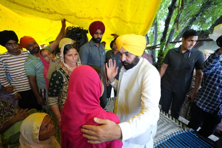 Punjab News: पंजाब के मुख्यमंत्री भगवंत मान की तबीयत बिगड़ी, मोहाली के अस्पताल में भर्ती