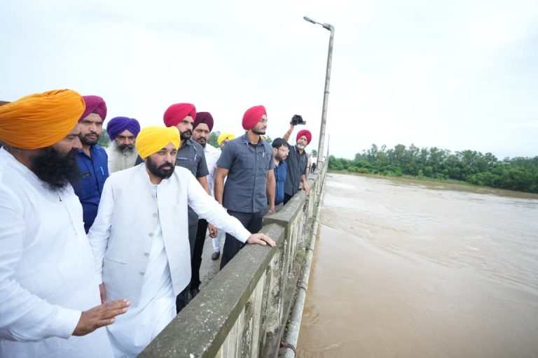 Punjab Flood Relief: सीएम भगवंत मान का बड़ा एक्शन, मुआवजे का चेक नहीं मिला तो मैं चैन से नहीं सोऊंगा"