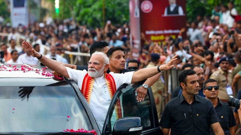 PM Modi's Gujarat visit: PM Modi's mission to Gujarat, will shortly give gifts worth crores, road show continues