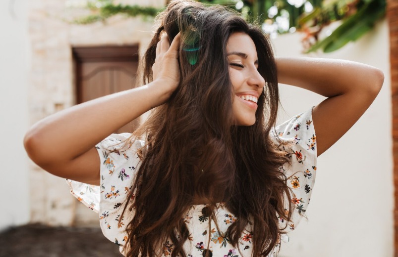 Natural Hair Serum: बालों को बनाएं घना, चमकदार और मजबूत