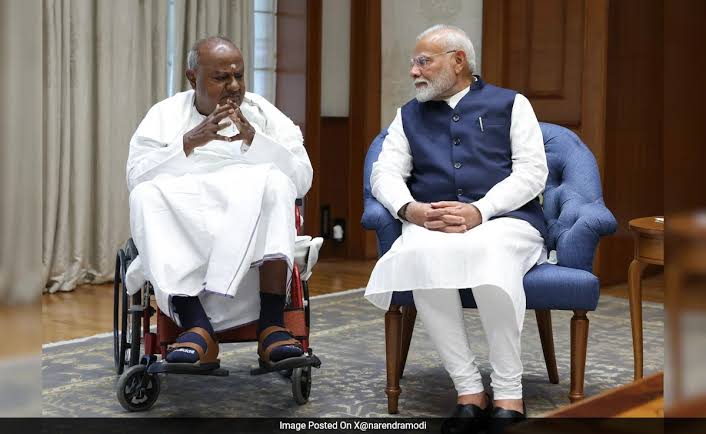 Political News Today: Former PM Deve Gowda praised PM Modi's efforts after tariff dispute
