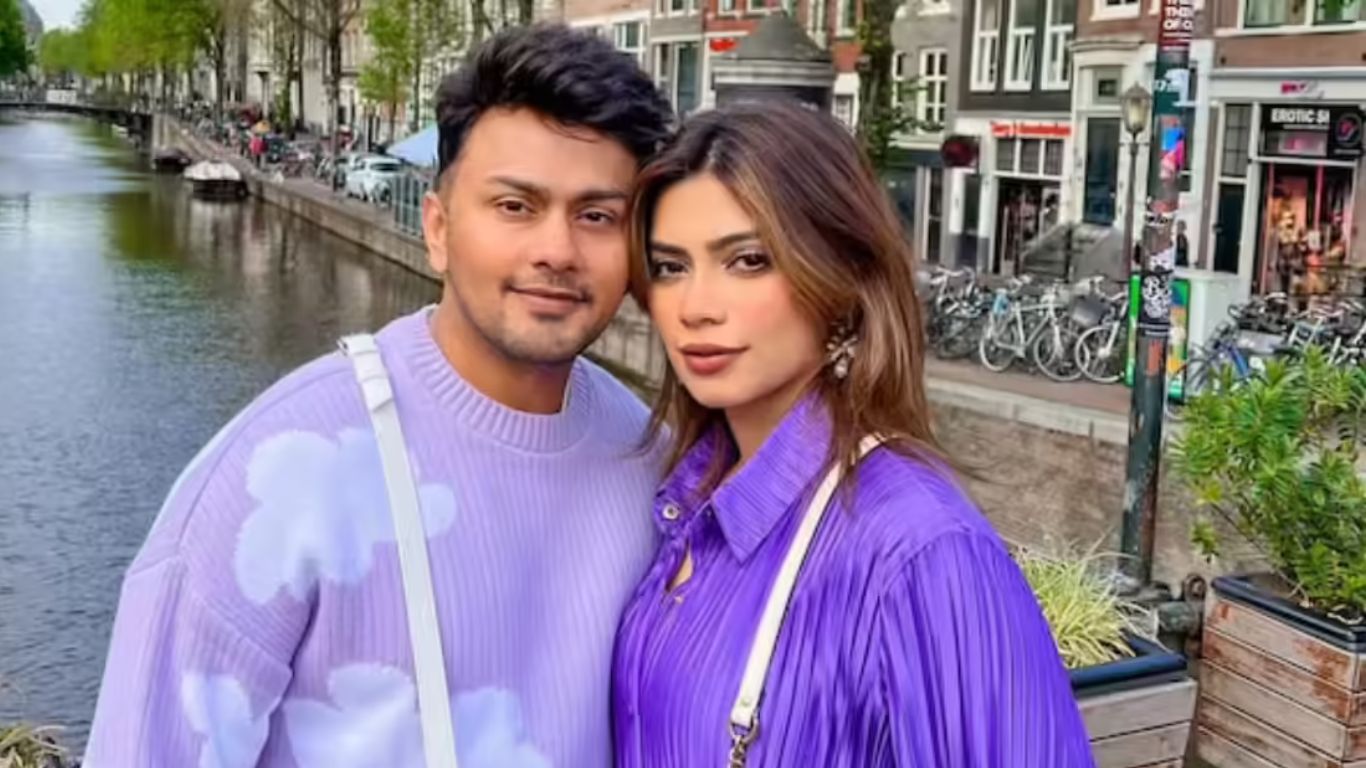 Bigg Boss 19: Is Aawaz Darbar cheating on Nagma Mirajkar? This contestant exposed him and said- he is flirting with girls