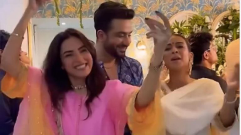 Ali Goni Trolled: Ali Goni refrained from chanting Bappa's name! He remained silent even on Jasmine's request, fans got angry on social media