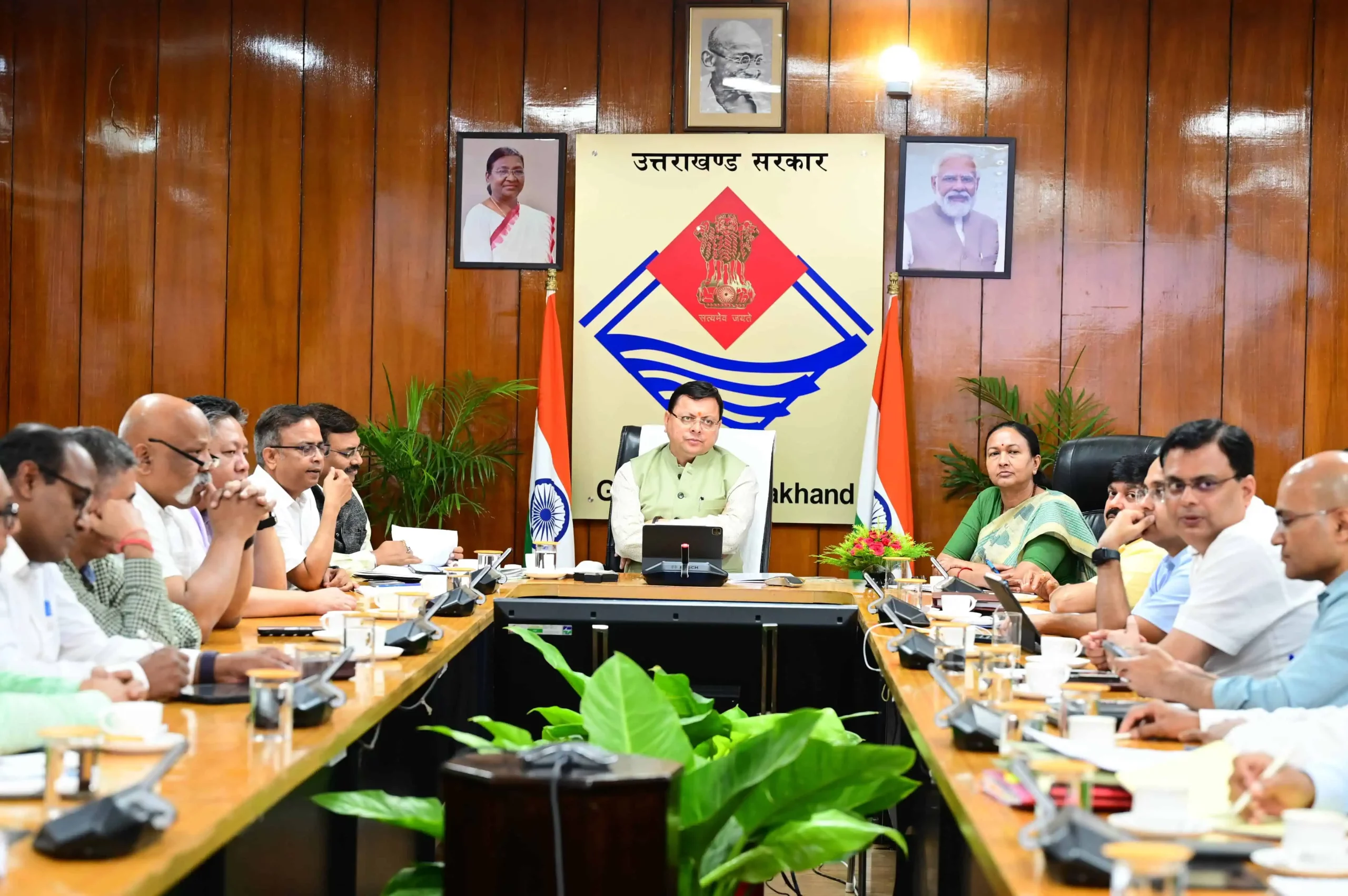 CM Dhami held an important meeting on disaster management, law and order and Chardham Yatra