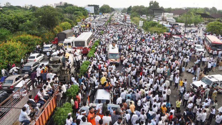 Farmers' tractor march blocks highway in Nagpur; Bachchu Kadu warns of nationwide shutdown.