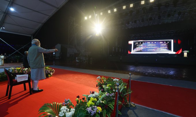 PM Modi Gujarat Visit: सरदार पटेल की 150वीं जयंती पर गुजरात पहुंचे पीएम मोदी, एकता नगर से दी 1,220 करोड़ की परियोजनाओं की सौगात