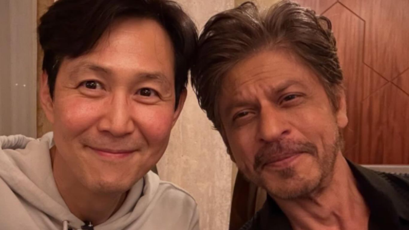 Joy Forum 2025: Shah Rukh Khan and 'Squid Games' star Lee Jung-jae take a selfie, fans say - this crossover was not expected!