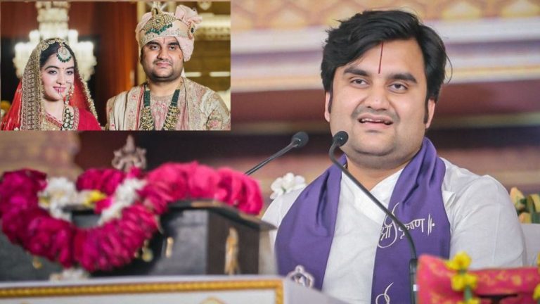 Indresh Upadhyay addressing the audience during a post-wedding kathā event.