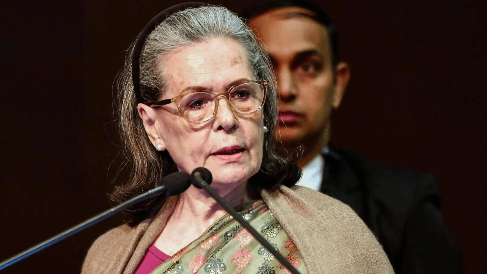 Aravalli Mining Issue: A step like a death warrant for the Aravalli Hills… Sonia Gandhi surrounded the Modi government on the issue of environment
