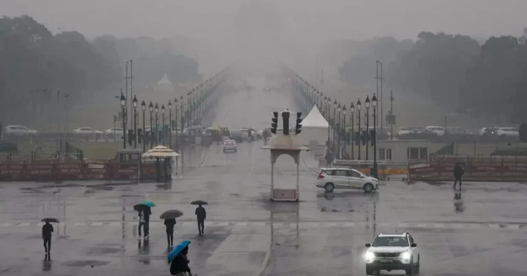 Delhi Winter Rain: Heavy snowfall in Himachal Pradesh and rain amid cold wave in Delhi under yellow alert