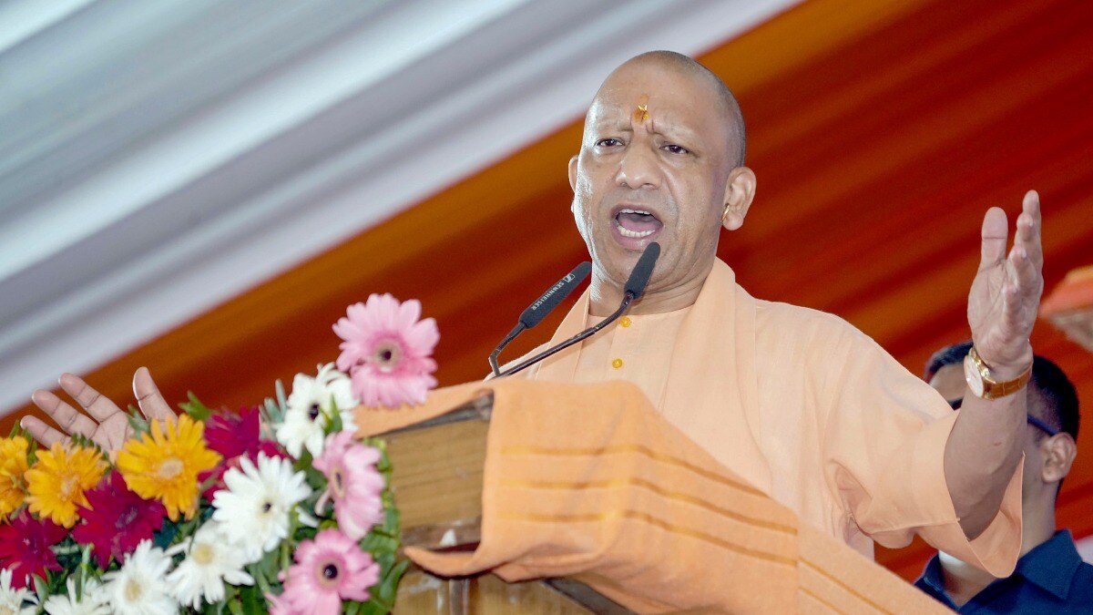 CM Yogi News: One name…and the entire political landscape was shaken! Yogi's statement caused a major stir.