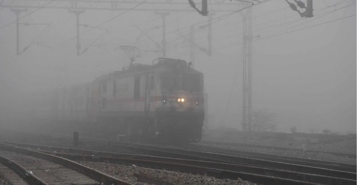 Delhi Railway Services Disruption: Dense fog and air pollution causing delayed trains at New Delhi railway station