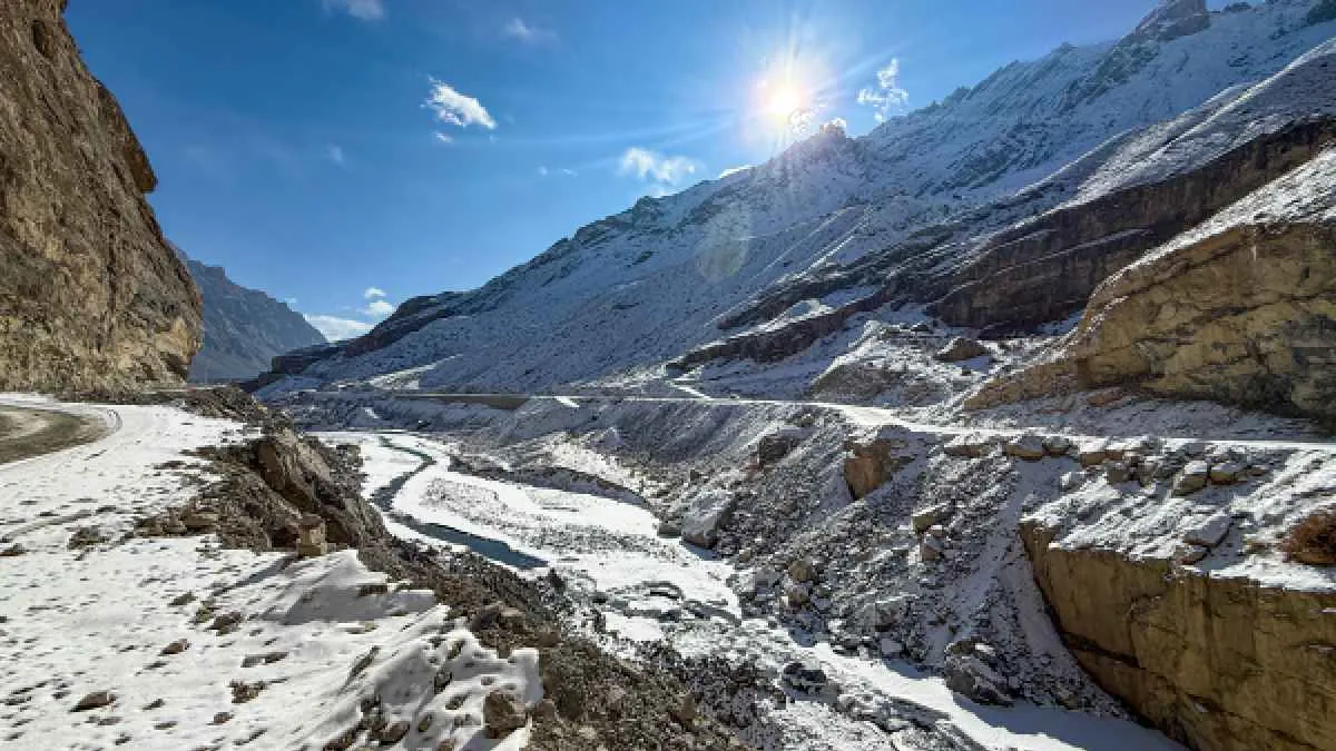 Heavy Snowfall Forecast: Heavy snowfall and cloudy weather in Uttarakhand hills following IMD orange alert