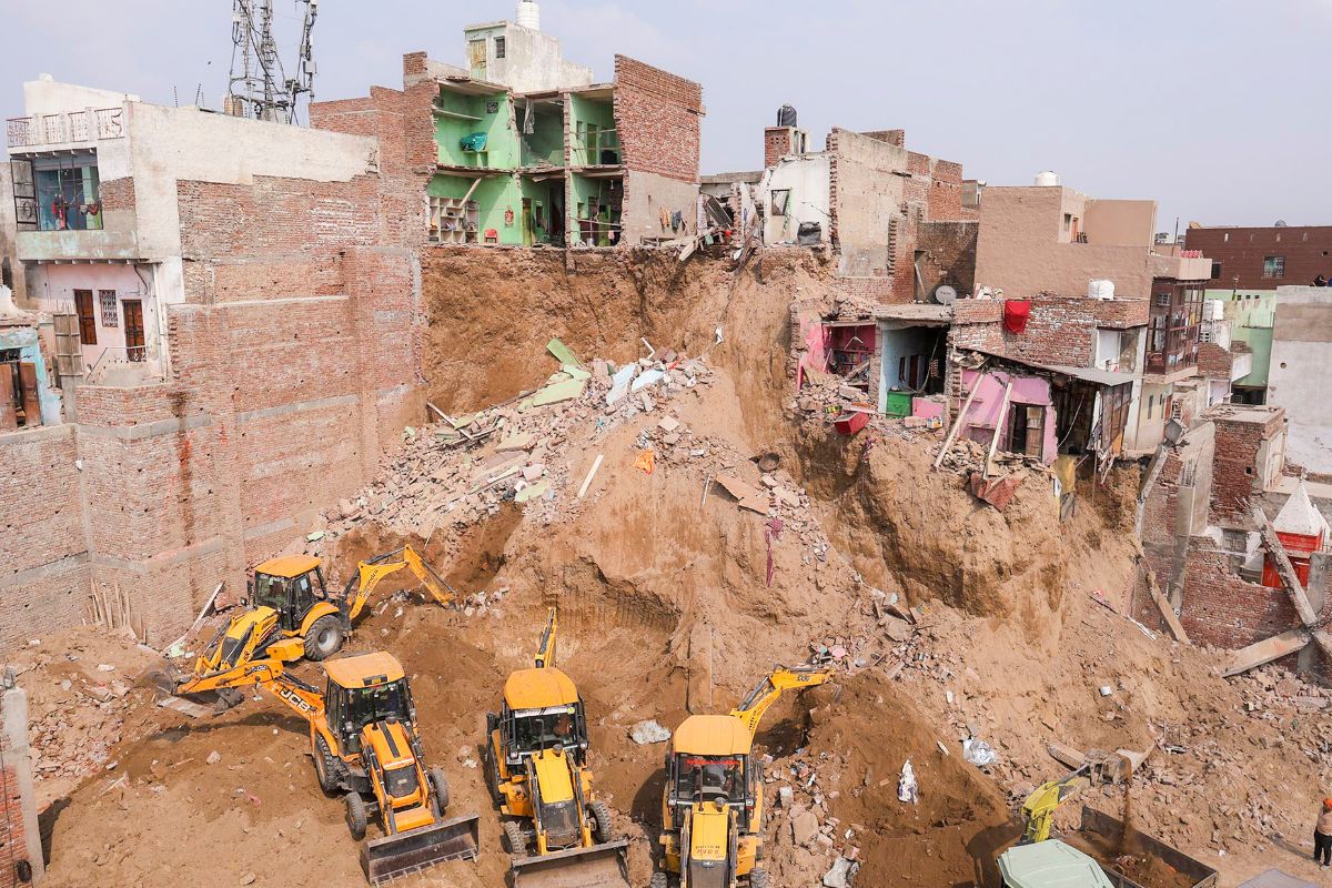 Mathura News: Stir after Supreme Court order… Will bulldozers be used on 300 houses in Mathura?
