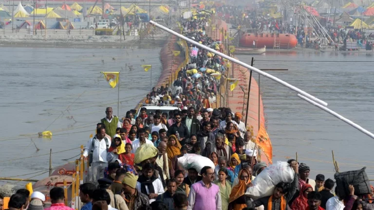 Mauni Amavasya Snan 2026 Prayagraj: Mauni Amavasya Snan 2026 at Triveni Sangam Prayagraj with massive crowd of devotees taking holy dip