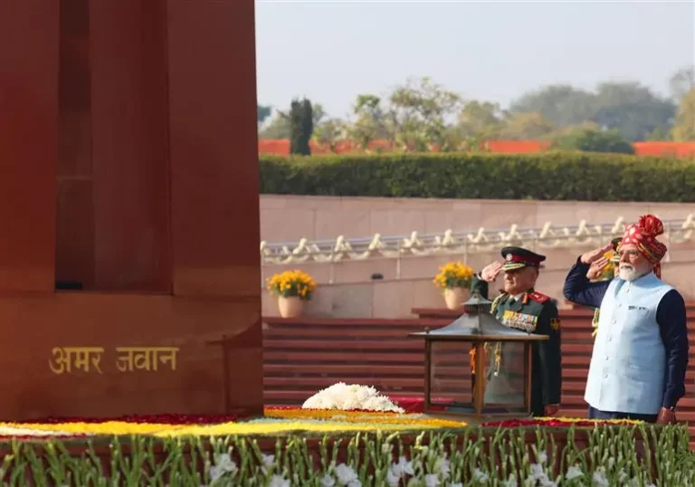 PM Modi Kartavya Path: Prime Minister Narendra Modi arriving at Kartavya Path wearing traditional attire on 77th Republic Day 2026