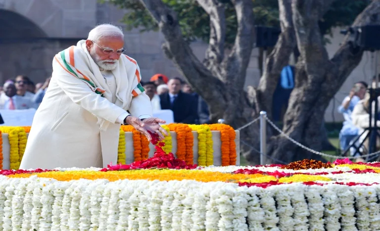 Prime Minister Modi pays Tribute: Prime Minister Narendra Modi paying tribute to Mahatma Gandhi at Raj Ghat on 78th death anniversary