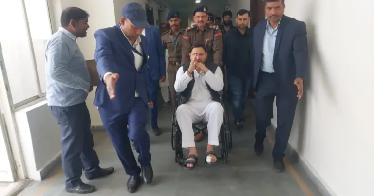 Tejashwi Yadav Wheelchair: Tejashwi Yadav arriving at Bihar Assembly on wheelchair during budget session