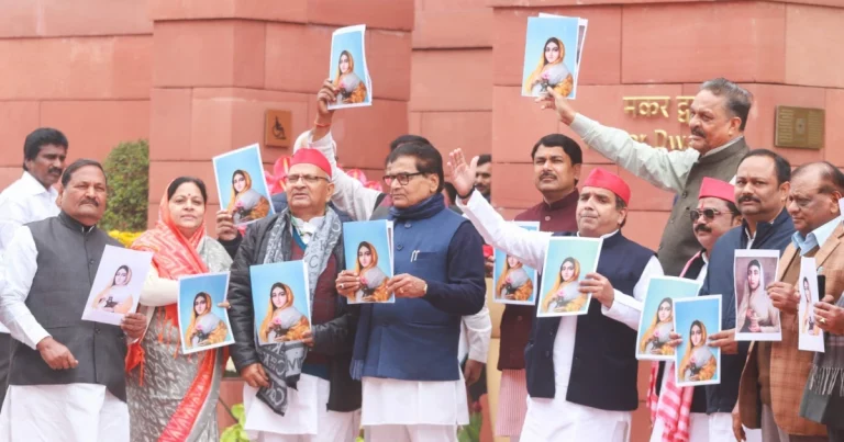 Budget Session Heat Up: Opposition parties protesting outside Parliament during Budget Session over Ahilyabai Holkar statue controversy in Varanasi