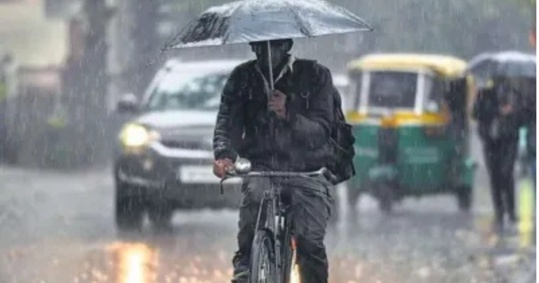 IMD Alert: Weather in Uttar Pradesh worsens again! Rain and strong winds alert in several districts today, find out the condition of your city