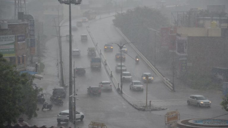 UP Weather Update: Dense fog warning in the early morning, be cautious in these districts
